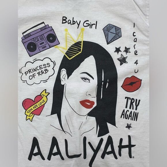 Aaliyah Women’s White Doodle Collage Graphic Shirt Sz S - Picture 5 of 9